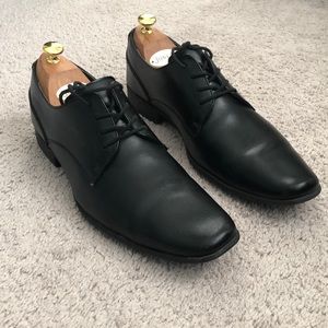 Calvin Klein men black dress shoes size 10